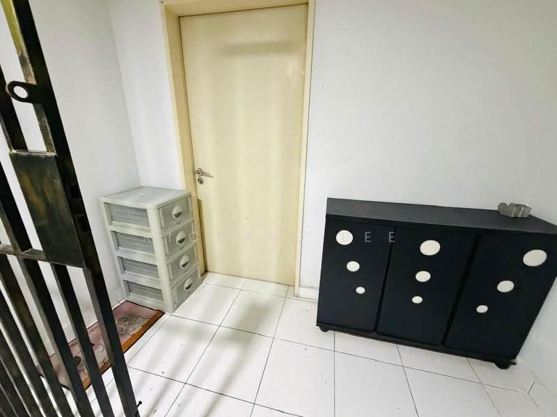 Kondominium untuk Dijual di First Residence (Residensi Unggul) - Richard Lee - Entrance - PropertyGuru.com.my