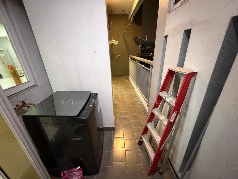Kondominium untuk Dijual di First Residence (Residensi Unggul) - Richard Lee - Balcony - PropertyGuru.com.my