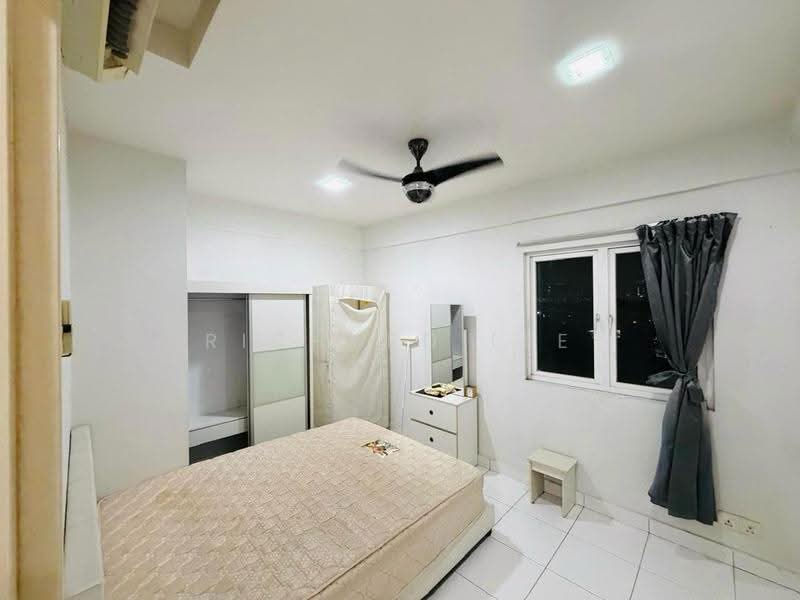 Kondominium untuk Dijual di First Residence (Residensi Unggul) - Richard Lee - Bedroom - PropertyGuru.com.my