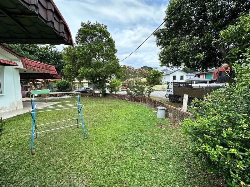 1-storey Terraced House for Sale in Seksyen 14 (Petaling Jaya) - Key Ling - Garden - PropertyGuru.com.my