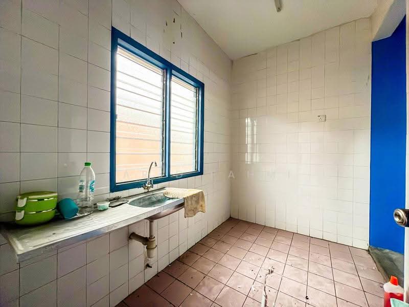 Flat for Sale at Pangsa Indah - Farid Fahmi - Kitchen - PropertyGuru.com.my
