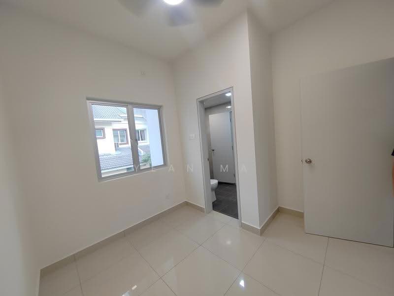 Rumah Teres 2-Tingkat untuk Dijual di Taman Kundang Jaya (Rawang) - Yean Ma - Bathroom - PropertyGuru.com.my