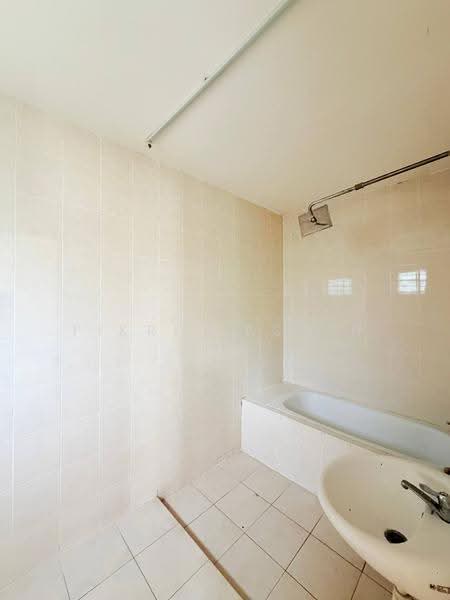 Bungalow House untuk Dijual di Mahkota Hills (Lenggeng) - Fikri Yasmin - Bathroom - PropertyGuru.com.my