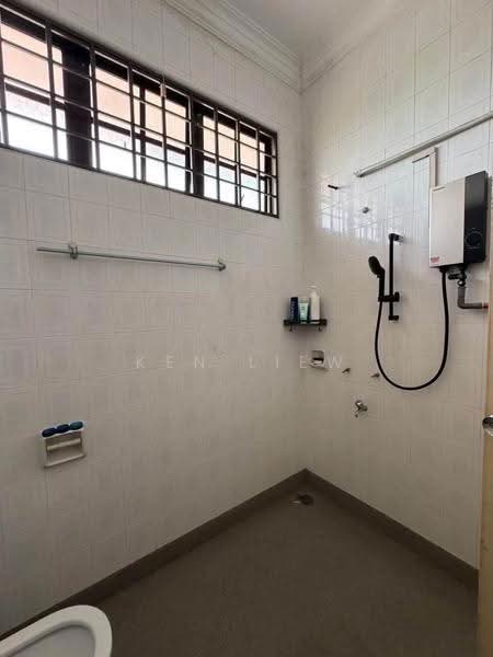 Rumah Teres 2-Tingkat untuk Dijual di Taman Perling (Perling) - Ken Liew - Bathroom - PropertyGuru.com.my