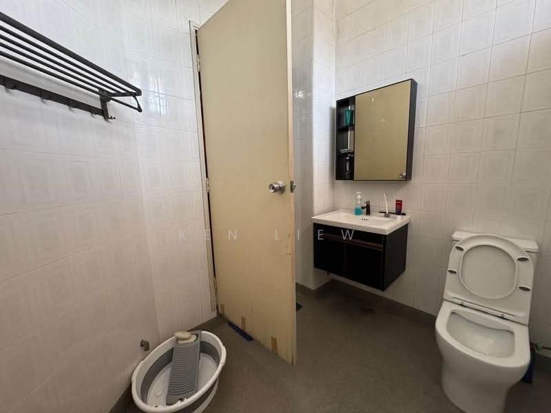Rumah Teres 2-Tingkat untuk Dijual di Taman Perling (Perling) - Ken Liew - Bathroom - PropertyGuru.com.my