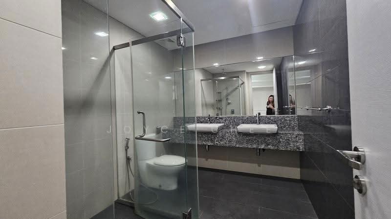 Kondominium untuk Dijual di The Westside One - Joyce Chee - Bathroom - PropertyGuru.com.my