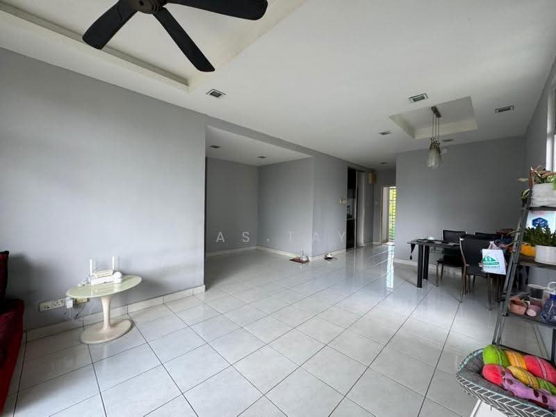 Pangsapuri untuk Dijual di Bayu Puteri 3 - Jas Tay - Living Room - PropertyGuru.com.my