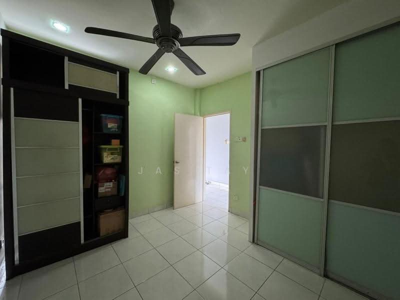 Pangsapuri untuk Dijual di Bayu Puteri 3 - Jas Tay - Bedroom - PropertyGuru.com.my