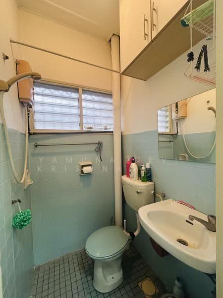 2-storey Terraced House for Sale in SS19 (Subang Jaya) - Yamuna Devi Krishnan Kutty - Bathroom 1 - PropertyGuru.com.my