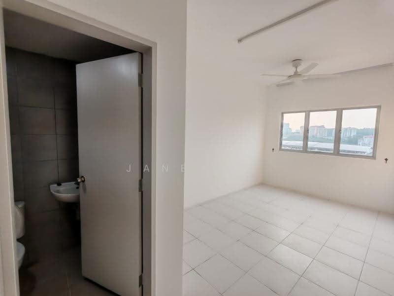 Condominium for Rent at Residensi Sateria - Jane Loh - Bathroom - PropertyGuru.com.my