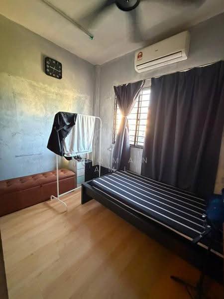 Pangsapuri untuk Dijual di Bunga Raya - Luqman Ramli - Bedroom - PropertyGuru.com.my