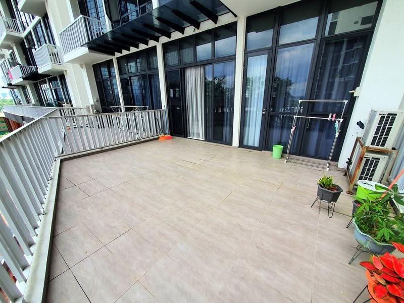 Kediaman Servis untuk Disewa di Third Avenue - Duncan Lee - Balcony - PropertyGuru.com.my