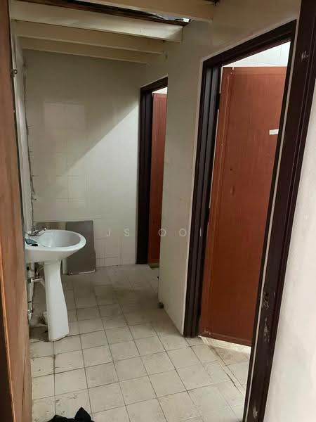 Shop / Office for Sale in Taman Bakap Indah (Sungai Bakap) - JS Ooi - Bathroom - PropertyGuru.com.my