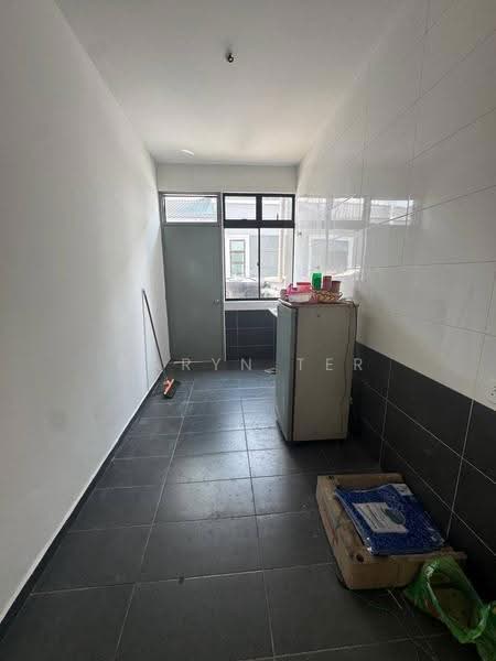 Semi-Detached House for Sale in Taman Sawit Ria (Sedenak) - Caryn Ter - Kitchen - PropertyGuru.com.my