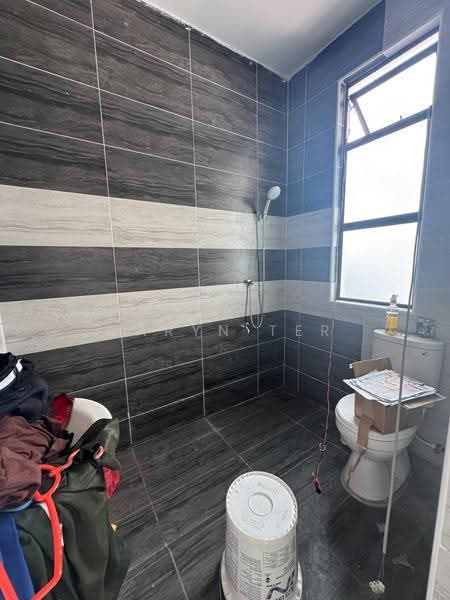 Semi-Detached House for Sale in Taman Sawit Ria (Sedenak) - Caryn Ter - Bathroom - PropertyGuru.com.my