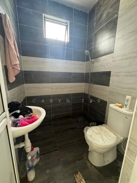 Semi-Detached House for Sale in Taman Sawit Ria (Sedenak) - Caryn Ter - Bathroom - PropertyGuru.com.my