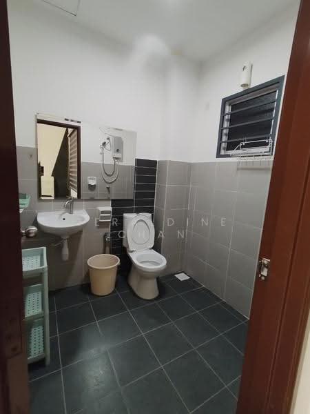 2-storey Terraced House for Rent in Sepang (Selangor) - Geraldine Chan - Bathroom - PropertyGuru.com.my