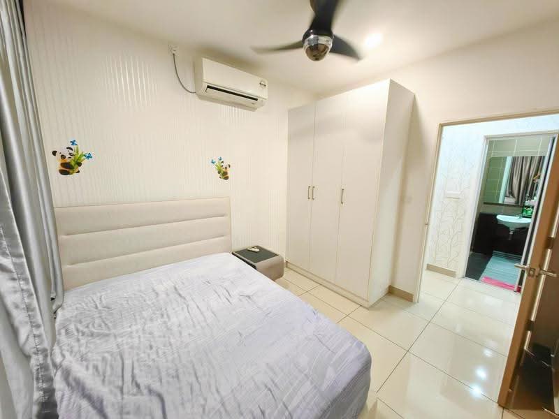 Pangsapuri untuk Dijual di Austin Regency (Pangsapuri Austin Perdana) - Ken Chai - Bedroom - PropertyGuru.com.my