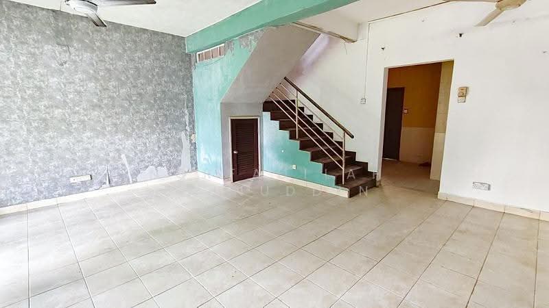 2-storey Terraced House for Sale in Subang Bestari (Shah Alam) - NORFADILAH ZAINUDDIN - Living Room - PropertyGuru.com.my