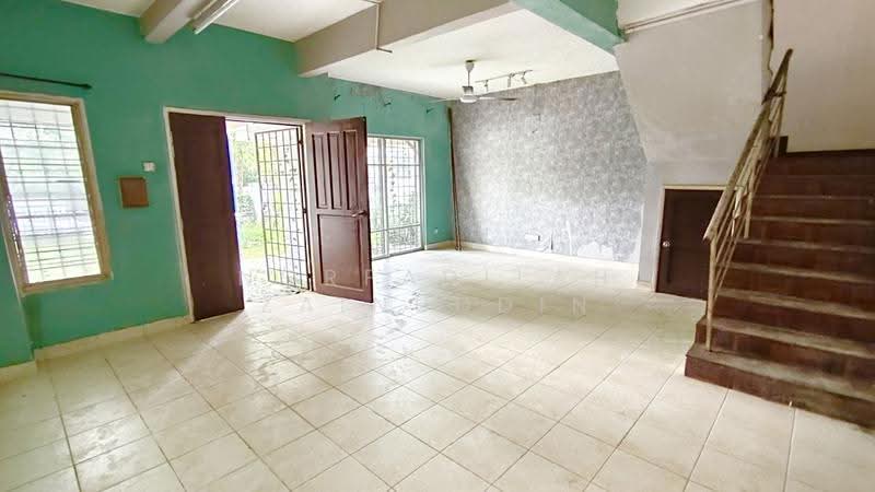 2-storey Terraced House for Sale in Subang Bestari (Shah Alam) - NORFADILAH ZAINUDDIN - Living Room - PropertyGuru.com.my