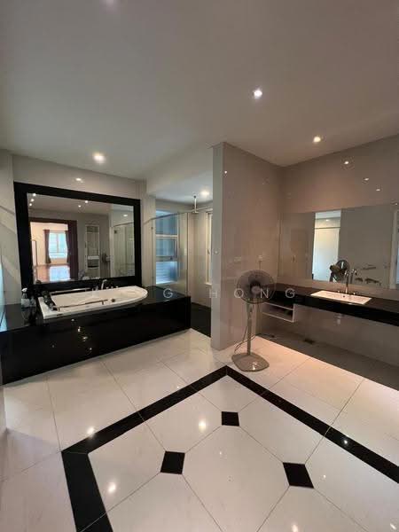 Semi-Detached House for Sale in Bandar Damansara Perdana (Damansara Perdana) - Keng Hong - Bathroom - PropertyGuru.com.my