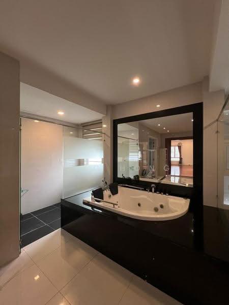 Semi-Detached House for Sale in Bandar Damansara Perdana (Damansara Perdana) - Keng Hong - Bathroom - PropertyGuru.com.my
