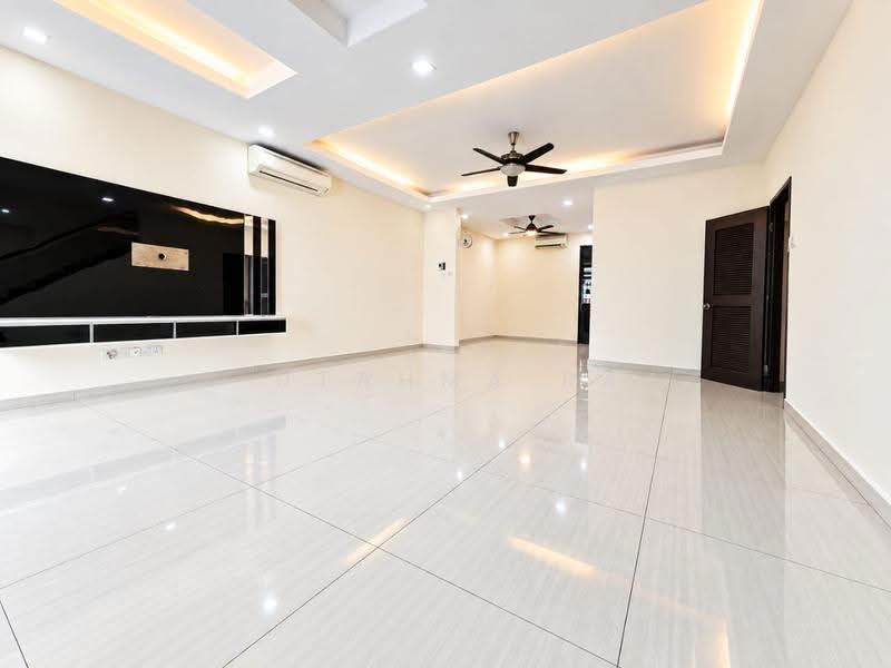 Terraced House for Sale in Kota Kemuning (Shah Alam) - P Utahma Raj - Living Room - PropertyGuru.com.my