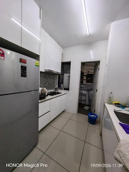 Kediaman Servis untuk Dijual di Utropolis Suites 1 - Christine Tan - Kitchen - PropertyGuru.com.my