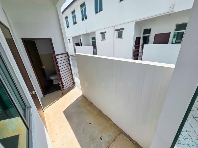 Rumah Teres 2-Tingkat untuk Dijual di Taman Rambai Indah (Jenjarom) - Syed Shah - Exterior - PropertyGuru.com.my