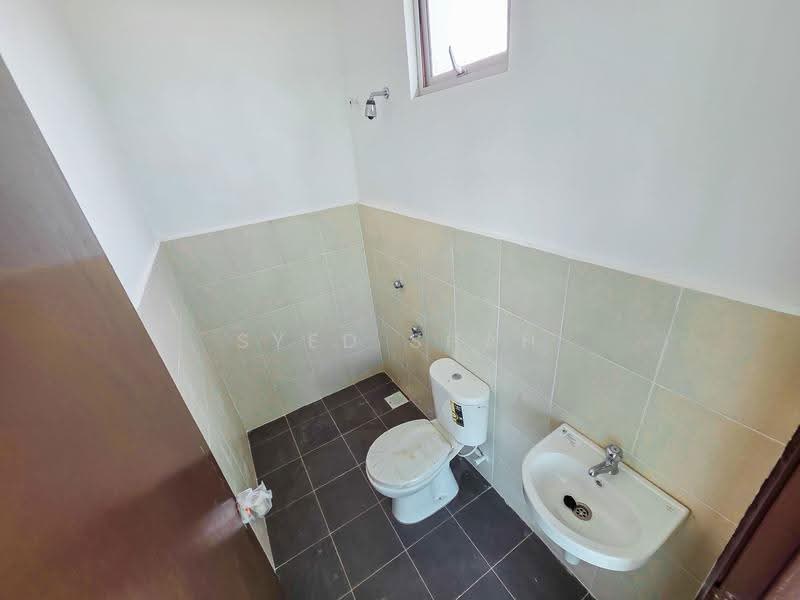 Rumah Teres 2-Tingkat untuk Dijual di Taman Rambai Indah (Jenjarom) - Syed Shah - Bathroom - PropertyGuru.com.my