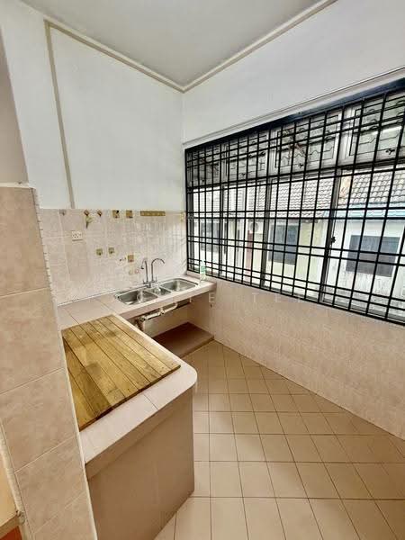 2.5-storey Terraced House for Sale in Taman Pulai Utama (Skudai) - Paggie Tee - Kitchen - PropertyGuru.com.my