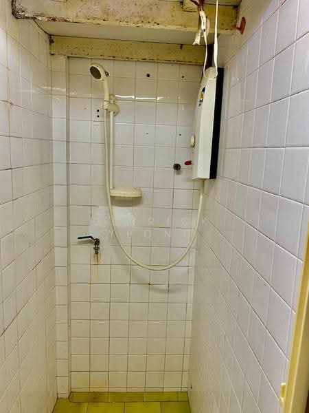 Rumah Flat untuk Disewa di PKNS Seksyen 17 Petaling Jaya - Derrick Yeong - Bathroom - PropertyGuru.com.my