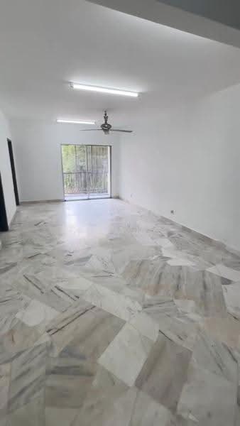 Pangsapuri untuk Dijual di Desa View Towers - Yuen Shiang - Living Room - PropertyGuru.com.my