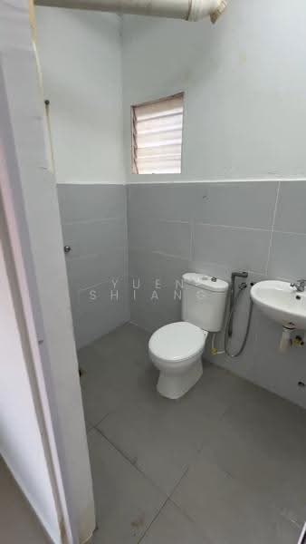 Pangsapuri untuk Dijual di Desa View Towers - Yuen Shiang - Bathroom - PropertyGuru.com.my