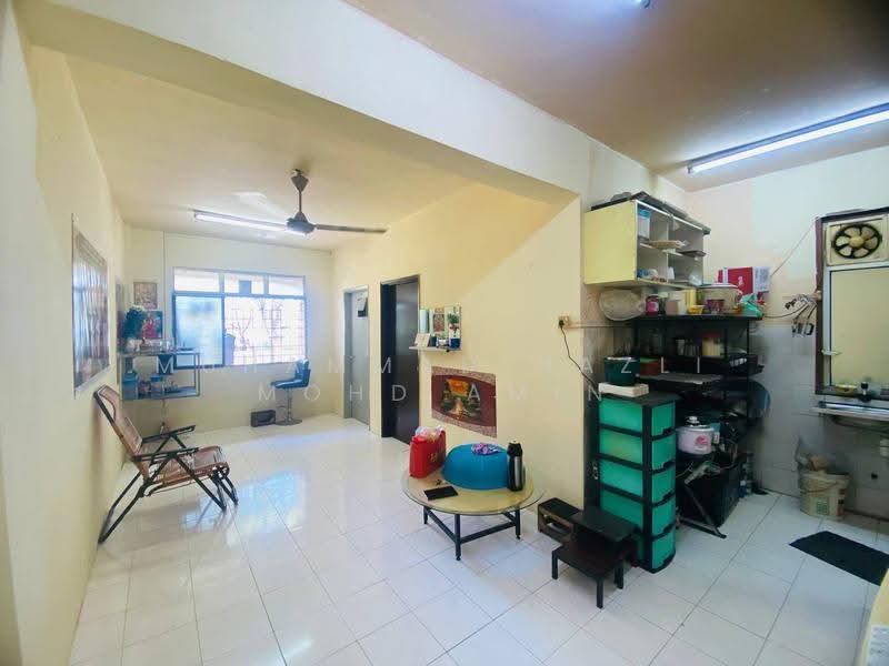 Flat for Sale at Taman Baiduri Jaya Seksyen 2 - Muhammad Nazli Mohd Amin - Living Room - PropertyGuru.com.my