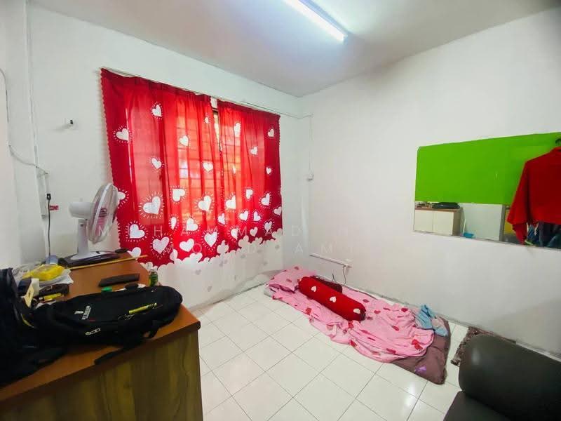 Flat for Sale at Taman Baiduri Jaya Seksyen 2 - Muhammad Nazli Mohd Amin - Bedroom - PropertyGuru.com.my