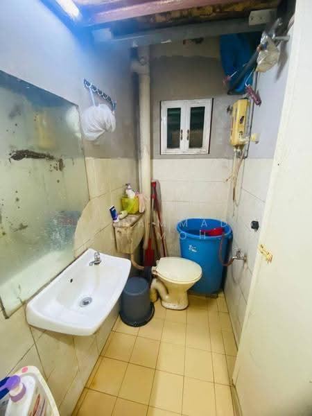 Flat for Sale at Taman Baiduri Jaya Seksyen 2 - Muhammad Nazli Mohd Amin - Bathroom - PropertyGuru.com.my