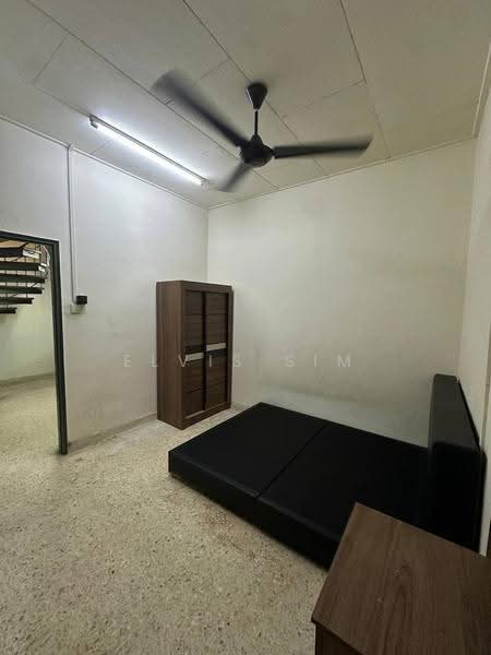 1-storey Terraced House for Rent in Taman Molek (Johor Bahru) - Elvis Sim - Bedroom - PropertyGuru.com.my