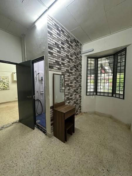 1-storey Terraced House for Rent in Taman Molek (Johor Bahru) - Elvis Sim - Bathroom - PropertyGuru.com.my
