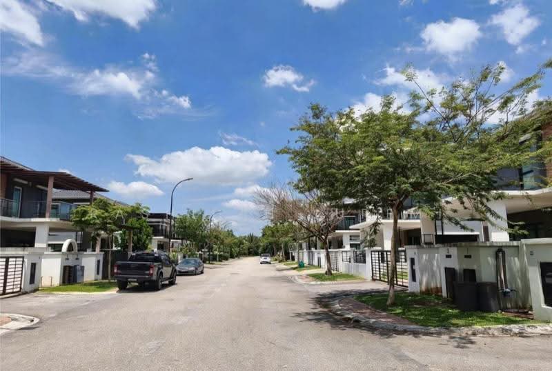 Semi-Detached House for Sale in Shah Alam (Selangor) - Rashidah Juremi - Exterior - PropertyGuru.com.my