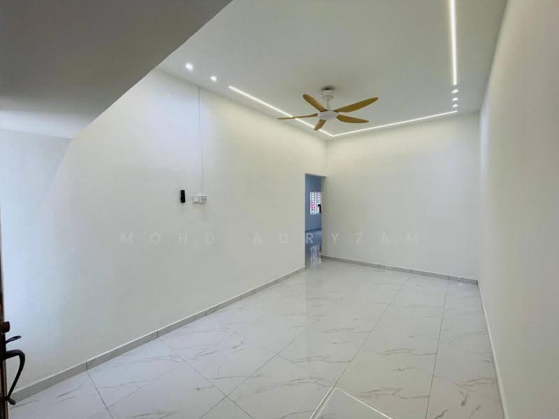 1-storey Terraced House for Sale in Taman Petaling Indah (Klang) - Mohd Adryzam - Living Room - PropertyGuru.com.my