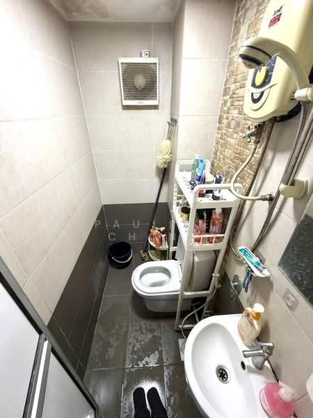 Kondominium untuk Dijual di Indah Condominium - Pauline Chong - Bathroom - PropertyGuru.com.my