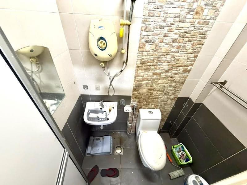 Kondominium untuk Dijual di Indah Condominium - Pauline Chong - Bathroom - PropertyGuru.com.my