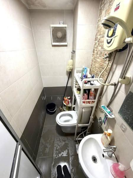 Kondominium untuk Dijual di Indah Condominium - Edwin Wong - Bathroom - PropertyGuru.com.my