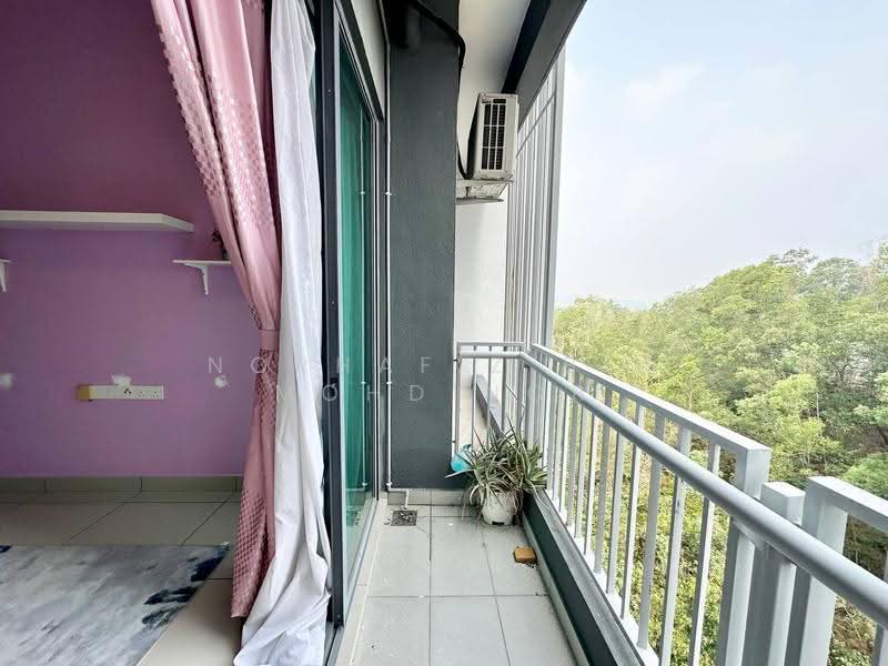 Kediaman Servis untuk Dijual di Almyra Residences - Norhafiz Bin Mohd Nor - Balcony - PropertyGuru.com.my