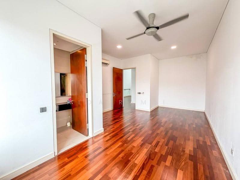 Rumah Teres 3-Tingkat untuk Dijual di Bukit Jelutong (Shah Alam) - Aida Ramli - PropertyGuru.com.my