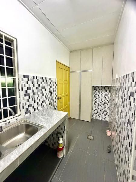 1-storey Terraced House for Rent in Bandar Kinrara Seksyen 3 (Bandar Kinrara) - Wai Ann Teng - Kitchen - PropertyGuru.com.my