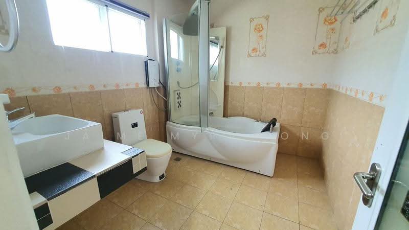 Link Bungalow for Sale in Signal Hill Park (Kota Kinabalu) - Jaime Myra Tong - Bathroom - PropertyGuru.com.my