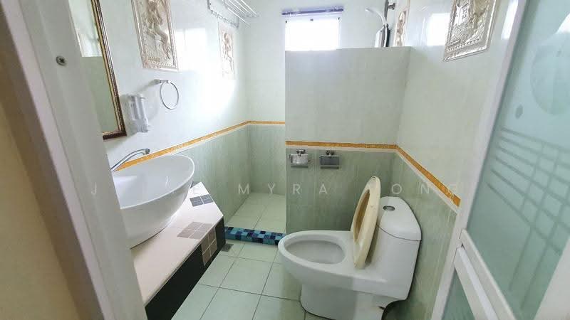 Link Bungalow for Sale in Signal Hill Park (Kota Kinabalu) - Jaime Myra Tong - Bathroom - PropertyGuru.com.my
