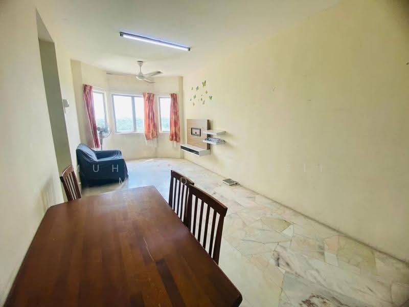 Residential Land for Sale in Bandar Putra Permai (Seri Kembangan) - Muhammad Nazli Mohd Amin - Living Room - PropertyGuru.com.my